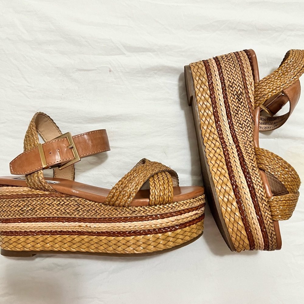 Steve Madden platforms sandals